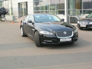 Jaguar XJ  ,   